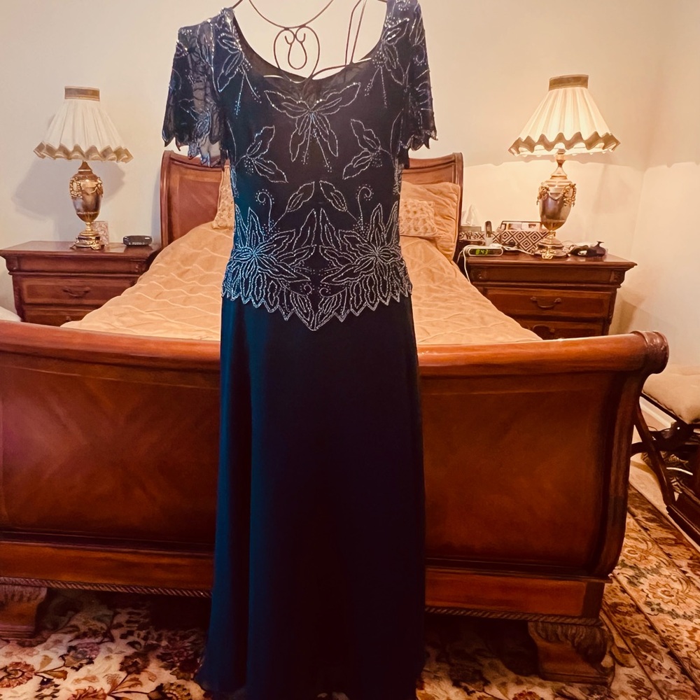 ✅J Kara Navy and Silver Embellished  Beaded Maxi A lined gown